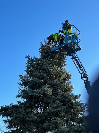 Midwest Interstate Electrical Construction Co. brightens the holiday season for families of fallen Chicago Police Department officers
